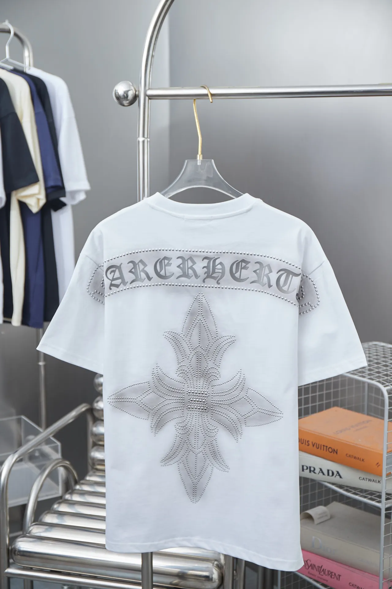 🅿️230 Ch*ome Hearte 25SS new style for early spring, Crow heart hot diamond short sleeves, light luxury, essential item for daily commuting for men and women, correct version, welcome to compare, detailed features · 320g 100% pure cotton double yarn jersey fabric · Custom dyed in the same vat, special thickened 32 pieces double-stranded 1X1 thread · Imported Australian matte pearlescent diamonds ➕artificial spray color ➕thick letter logo · Double-needle sewing and cross-seam technology · Original main mark, washed tag, brand moisture-proof paper packaging Color: black/white Size: S/M/L/XL